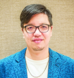 邓晓峰拥有超过15年的证券从业经验,投资风格主要为基本面研究出返哪